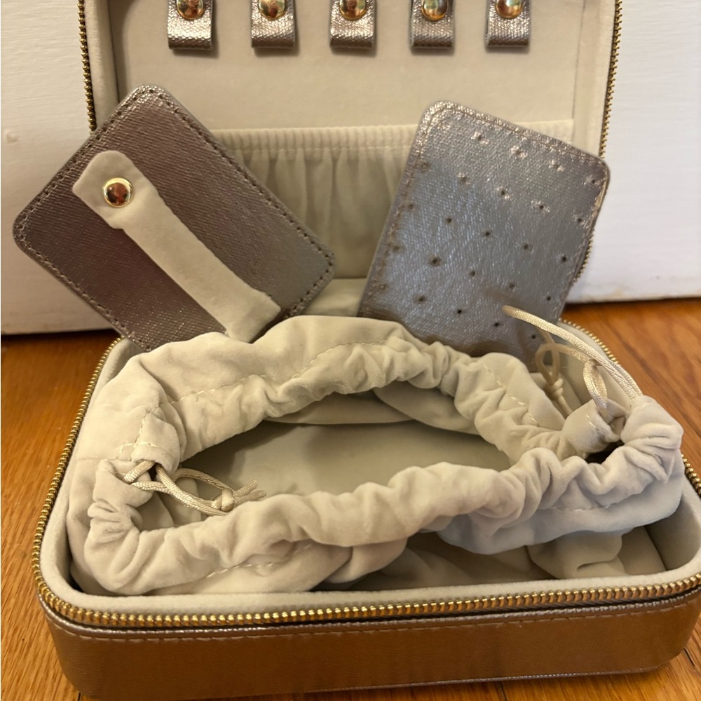 Elegant  BaubleBar Jewelry Travel Case with Accessories